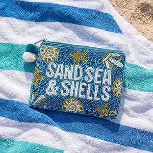 Monedero Artesanal de Cuentas con Diseño de Arena y Conchas, Estilo Costero, con Cierre, Mini Cartera - Product Image 1
