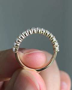 Anillo de compromiso y boda de plata chapada en oro de 18 quilates con diamante cultivado en laboratorio de corte ovalado, banda de eternidad con engaste compartido VVS - Product Image 1