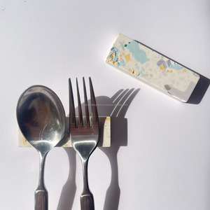 Repos de couverts en marbre blanc poli pour la décoration de table à manger à la maison moderne et la conception d'installation intérieure de restaurant - Product Image 6