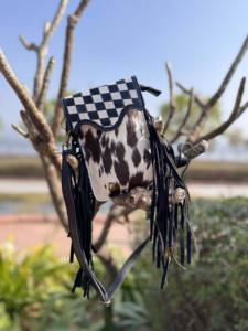 Nouveau design de sac à bandoulière pour téléphone en cuir de vachette véritable avec franges, gravures artisanales et motif à carreaux, petit format, pochette - Product Image 2