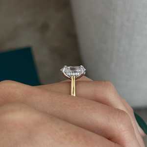 Anillo de compromiso con diamante ovalado de 4 quilates, cultivado en laboratorio, E VVS2, inspirado en la naturaleza, con halo oculto y engaste tipo tulipán, certificado por IGI. - Product Image 5