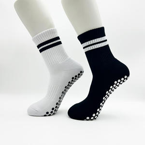 Chaussettes de sport en coton personnalisées en gros, antidérapantes, pour yoga, entraînement, pilates, gym, écologiques, respirantes, fabricant - Product Image 3