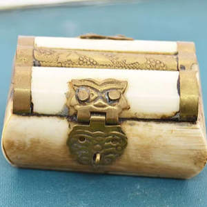 Caja de Joyería Ovalada Elegante de Hueso de Camello y Latón Hecha a Mano en India, AL MALIK CRAFT, Precio Razonable - Product Image 4