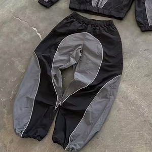 Ensemble décontracté à capuche zippé et short, motif uni, tissu léger et respirant, coupe-vent – Prix de gros - Product Image 5