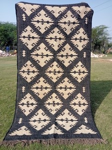Tapis de salon rectangulaire en laine écologique, fait main, tufté à la main, motif géométrique, style Kilim, à poils moyens, facile d'entretien, par Krafterscustom - Product Image 4