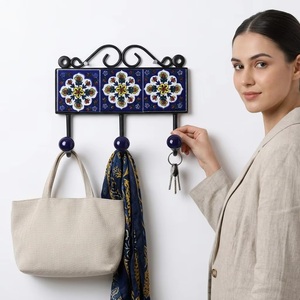 Porte-manteau mural multifonction en fonte avec 3 crochets, motif floral bleu, style vintage, fait main - Product Image 2