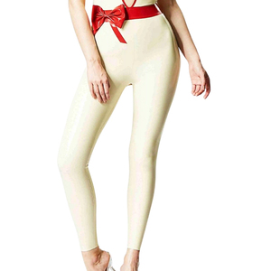 Mono de mujer color crema, de cintura alta, sin espalda, con cuello halter y tirantes finos, ajustado, largo, con control de abdomen y efecto moldeador, de corte ceñido al cuerpo. - Product Image 3
