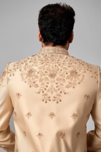 Costume de Mariage pour Marié Doré Champagne, Motif Botanique, Jaal Sherwani, Or Cuivré, Resham, Multi-Codage, Ceinture Diamantée - Product Image 5