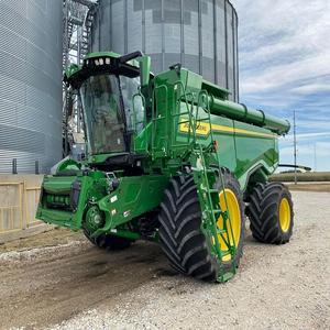 Moissonneuse-batteuse abordable équipée d'un moteur haute performance conçu pour les travaux agricoles difficiles sur les grandes exploitations agricoles, disponible - Product Image 3