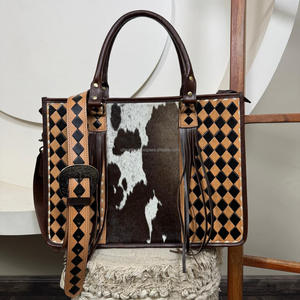 Sac fourre-tout en cuir à carreaux et pochette assortie en cuir de vachette gravé à la main, ensemble 2 pièces, vente en gros directe usine - Product Image 4