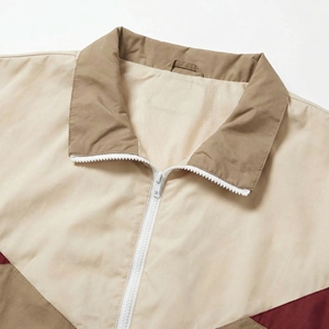 Chaqueta Deportiva con Cierre Frontal en Bloques de Color Beige, Camel y Caoba, Cortavientos Retro Unisex con Paneles en Chevron |   Marca Privada OEM/ODM - Product Image 3