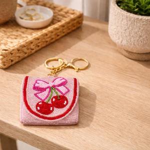 Breloque de sac brodée multi-perles, porte-clés élégant, breloque unique fabriquée à la main en Inde - Product Image 3