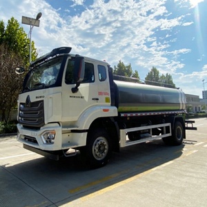 Nouveau camion citerne à eau SINOTRUK HOWO 4*2 avec enrouleur de tuyau d'arrosage de jardin, réservoir d'arrosage de 14000L pour le nettoyage des routes - Product Image 3