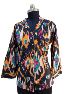 Chemisier en satin floral noir élégant pour femmes avec manches longues boutonné Noir Blossom Silk-Feel Top Sexy ODM Garden Print Shirt - Product Image 6