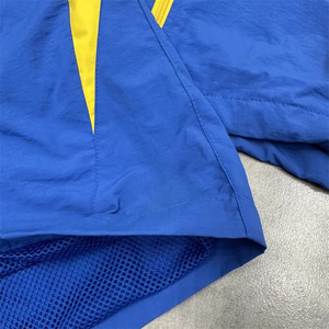 ชุดเซ็ตเสื้อแจ็คเก็ตและกางเกงขาสั้นไนลอนลำลองสำหรับผู้ชาย พิมพ์โลโก้ได้ น้ำหนักเบา ชุดกีฬา 2 ชิ้น ขายส่ง รับผลิตแบบ OEM - Product Image 2