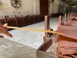 ยางธรรมชาติแผ่นริบบิ้นรมควันเกรดพรีเมียมเวียดนาม นกอค ชอว์ สำหรับยางรถยนต์และผลิตภัณฑ์ยาง เกรดทางการแพทย์ คุณภาพสูง เกรดสำหรับการขึ้นรูป - Product Image 6