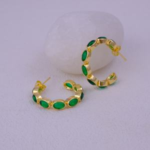 Pendientes de aro ovalados de diseñador, cuarzo Esmeralda chapado en oro, piedra natal hecha a mano, joyería de piedras preciosas, declaración única, joyería de moda - Product Image 3