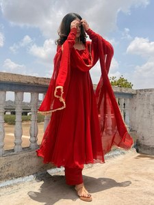 Salwar Kameez rouge en rayonne, coupe ample, longueur ras du sol, style traditionnel indien pakistanais, pour femme, idéal pour les mariages, séchage rapide, sans plis - Product Image 4