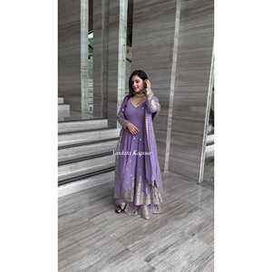 Vestido de fiesta de diseñador totalmente cosido con Dupatta para vestidos de graduación Aspecto elegante y elegante - Product Image 1