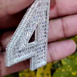 Pendentif numéro 4 avec strass en cristal, breloque en alliage plaqué argent, bijoux à la mode unisexe, cadeau, style classique - Product Image 1