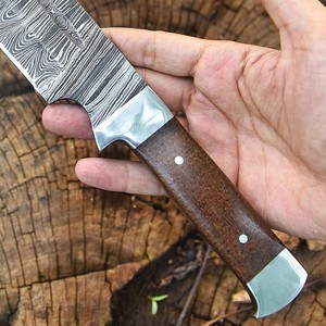 Cuchillo Bowie Personalizado Hecho a Mano para Camping/Caza, en Acero de Damasco, Mango de Madera con Funda de Cuero, 15 Pulgadas - Product Image 2