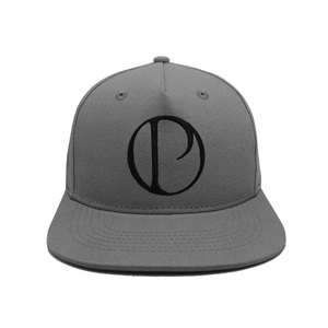 Casquette Snapback Adulte 5 Panneaux Structurée Personnalisable avec Logo Brodé, Fabriquée en Usine au Vietnam, Style Vintage Minimaliste - Product Image 1