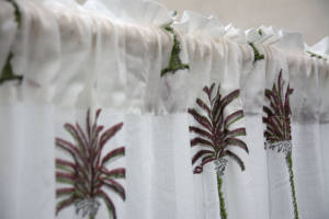 Rideau Bohème en Coton Imprimé à la Main Motif Palmier, Draperie de Fenêtre Traditionnelle Indienne, Panneau de Rideau Fait Main, Textile de Maison - Product Image 3