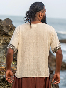Nouvelle arrivée : chemise kurta en lin kaki pour homme avec broderie géométrique tribale, tunique bohème écologique d'été à manches courtes, t-shirt - Product Image 3