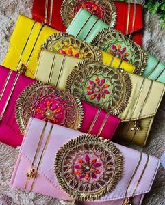 กระเป๋าคลัทช์ปักลายอินเดีย ของชำร่วยงานแต่งงาน ซองใส่เงินรอมฎอน ของขวัญงานดีวาลี ฮัลดี เมห์นดี ของชำร่วยงานวันขอบคุณพระเจ้า - Product Image 2