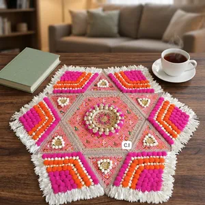 Tapis Rangoli traditionnel en coton avec pompons et motifs brodés pour la décoration de mariage - Product Image 3