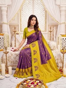Sari en soie violet et jaune avec motif paon pour femme, longueur ras du sol, sans plis, coupe classique, idéal pour mariage traditionnel indien - Product Image 5
