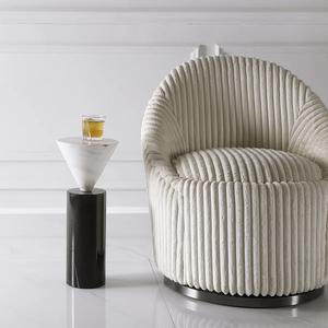 Mesa de Bebidas de Lujo con Pedestal Escultural, Tapa de Estilo Cónico Invertido y Base Cilíndrica Audaz, un Acento Contemporáneo para Bares - Product Image 3