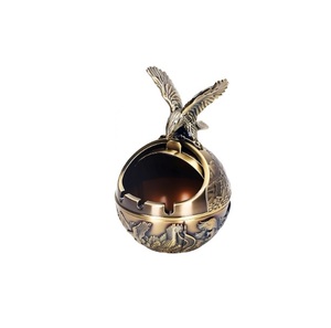 Cenicero decorativo vintage a prueba de viento con tapa para cigarrillos, cenicero metálico portátil, cenicero para cigarrillos con control de olores, para interiores y exteriores, regalo elegante. - Product Image 6