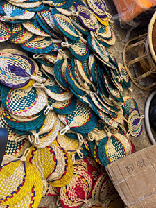 Éventails traditionnels vietnamiens en feuilles de palmier pour mariage, décoration de la maison, faits à la main, 100% bambou, artisanat tissé, multicolores - Product Image 5