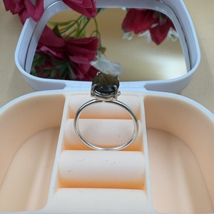 Bague en labradorite naturelle effet feu, faite à la main, en laiton plaqué argent, sertie de pierres précieuses, tendance, unisexe - Product Image 3