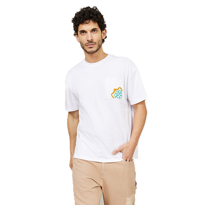 เสื้อยืดผู้ชายทรงปกติ ระบายอากาศได้ดี คุณภาพสูง ผลิตจากโพลีเอสเตอร์/คอตตอน แขนสั้น ดีไซน์ทันสมัย พร้อมโลโก้แบรนด์ดีไซเนอร์ ขายส่งประจำฤดูร้อนปี 2026 - Product Image 1