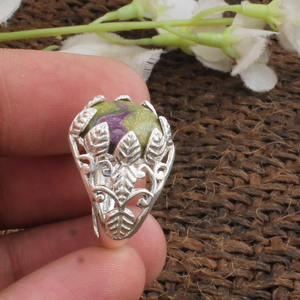 แหวนพลอยรูบี้โซไซต์ธรรมชาติ เงินแท้ 925 แหวนพลอยสีเขียวและสีแดง รูบี้โซไซต์ เครื่องประดับผู้หญิง ขายส่ง - Product Image 2