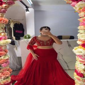 ชุดเลเฮนกาผ้าจอร์เจตต์ดีไซน์เนอร์ VASTRA COTTAGE พร้อมเสื้อปักเลื่อมลายด้ายเต็มตัว ผ้าคลุมไหล่ขอบลูกไม้ - Product Image 5