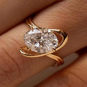 Anillo de compromiso de oro macizo con diamante de corte ovalado y banda en espiral con pavé de diamantes redondos, joyería nupcial de lujo, regalo para ella - Product Image 4