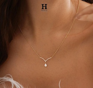 สร้อยคอเพชรทรงหยดน้ำรูปตัววี ดีไซน์หรูหรา ทอง 14K เครื่องประดับมินิมอลสุดประณีต - Product Image 2