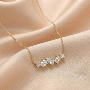 LUXESHINE - Colgante de Oro Sólido de 14K con Diamante Cultivado en Laboratorio de 2.70 CT, Color E, Certificado IGI, Corte Oval Brillante, Peso del Metal: 3.15 Quilates - Product Image 1