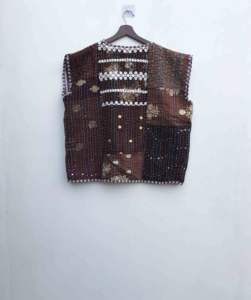 เสื้อกั๊กผ้าฝ้ายปักลายคันธาทำมือสุดหรูสำหรับผู้หญิง เสื้อแจ็คเก็ตสั้นสำหรับฤดูหนาว ดีไซน์แบบแพทช์เวิร์ค เสื้อคลุมสำหรับใส่ด้านนอก - Product Image 6