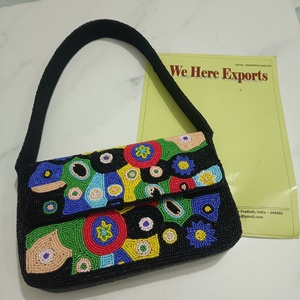 Bolso de Mano Hecho a Mano con Cuentas, Patrón Geométrico Multicolor, Bolso Rectangular de Hombro con Correa Negra, Bolso de Hombro Étnico Bordado - Product Image 2