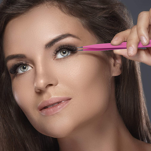 Pince à épiler pour extensions de cils de qualité supérieure, couleur rose, pointe droite et courbée, avec étui. - Product Image 3