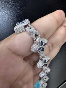 Pulsera de Cadena Cubana Chapada en Oro con Moissanita VVS Iced Clover y Zafiro Azul, de Plata de Ley 925 para Mujer, Venta al por Mayor, Regalo - Product Image 5