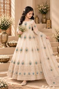 Ensemble de Robe Fendy en Soie Premium pour Filles, Broderie Zari et Paillettes, Manches Longues, Dupatta, Bas de Robe Infroissable et Anti-humidité - Product Image 1