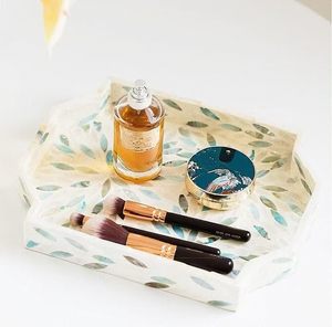 Plateau de service en nacre de 13 pouces avec poignées, bleu et beige, incrustation de coquillages, plateau en bois, plateau géométrique en mosaïque - Product Image 1