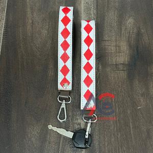 Nouveau Porte-clés en Cuir Véritable à Carreaux en Cuir de Vachette avec Crochet Métallique et Dragonne, Accessoire de Mode Personnalisé 2026 - Product Image 1