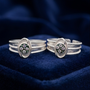 DIVYORO CLASSIC OVAL FLORAL <b>TOE</b> <b>RING</b> - Product Image 3