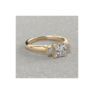 Anillo de compromiso de tres piedras con diamante de laboratorio talla princesa Stonewels, diamantes laterales con engaste milgrain y navette, estilo vintage. - Product Image 1